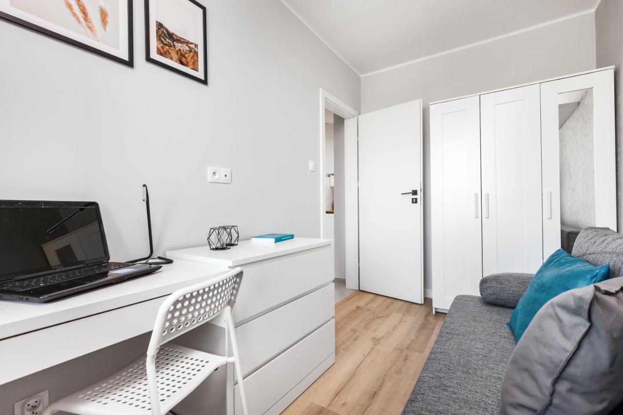 Ferienwohnung Pokoje Gdansk Zaspa - Pilotow 20B, 800M Skm-Zaspa, Odleglosc Do Morza 3Km Exterior foto